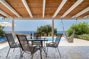 Country Green House In Lourdas