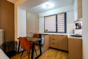 Designer Studio by Blvd 47B5 - Free Parking