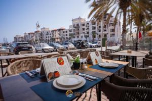 FullStay Marina Apartments - Breakfast Included, Free Parking, Pool and Beach Access