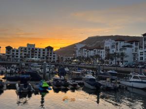 FullStay Marina Apartments - Breakfast Included, Free Parking, Pool and Beach Access