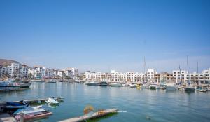 FullStay Marina Apartments - Breakfast Included, Free Parking, Pool and Beach Access
