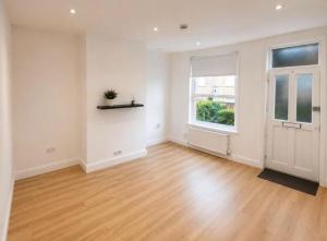 Spacious 3 Bedroom House Near Leeds City Centre