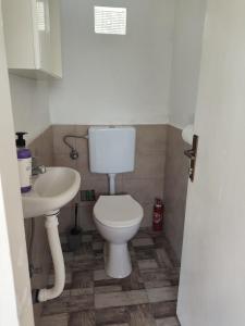 Caravan with private toilet and kitchen