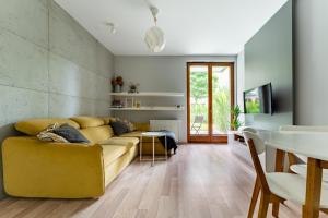 Front Park Motława Apartment with Garden by BookingHost
