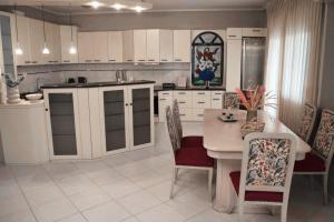 Delta Residence - Stylish Family Apartment