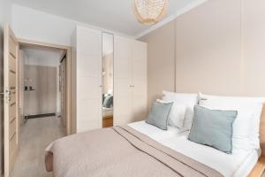 Warsaw Kolska Modern Family Suites by Downtown Apartments