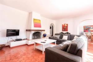 Casa com Piscina e Jardim ideal para famílias