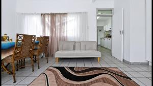 Uvongo Square 26