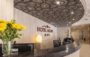 Hotel Alone