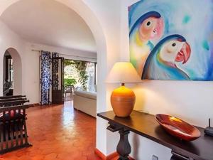 Casa com Piscina e Jardim ideal para famílias