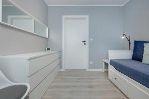 Cztery Pory Roku Komfortowy Apartament z Balkonem i Miejscem do pracy by Noclegi Renters