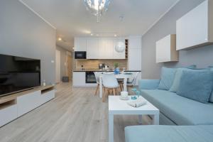 Cztery Pory Roku Komfortowy Apartament z Balkonem i Miejscem do pracy by Noclegi Renters