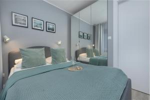 Cztery Pory Roku Komfortowy Apartament z Balkonem i Miejscem do pracy by Noclegi Renters