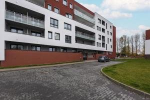 Cztery Pory Roku Komfortowy Apartament z Balkonem i Miejscem do pracy by Noclegi Renters