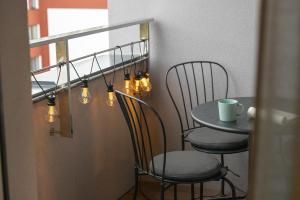 Cztery Pory Roku Komfortowy Apartament z Balkonem i Miejscem do pracy by Noclegi Renters