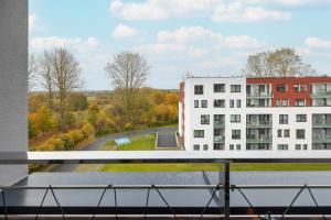 Cztery Pory Roku Komfortowy Apartament z Balkonem i Miejscem do pracy by Noclegi Renters