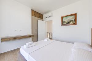 Sea Garden Retreat Modern Coastal Villa by PikHost