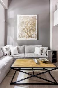 Luxury City Apartment 1 Min to Metro