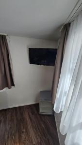 Private Rooms near Glarus, Shared Bath