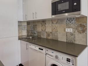 #409 Central Albufeira Getaway with Shared Pool
