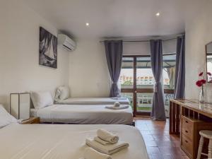 #409 Central Albufeira Getaway with Shared Pool