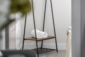 Peaceful London Stay 2BR Walkable Locale