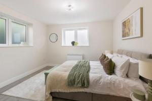 Peaceful London Stay 2BR Walkable Locale