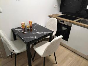 Alexandras Avenue Minimal Haven for 2 by Traser