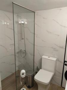 Alexandras Avenue Minimal Haven for 2 by Traser