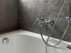 Athens Urban easy access bright en-suites with kitchen for 4 with 2 Bedrooms, 2 Bathrooms Elevator Open to monthly rent