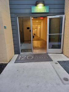 Riverwalk View Luxe Condo Views Pool Free Parking
