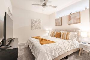 Riverwalk View Luxe Condo Views Pool Free Parking