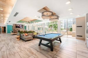 Riverwalk View Luxe Condo Views Pool Free Parking