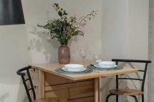 Modern Studio for Couples Centre of Poznań by Noclegi Renters