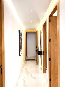 Spacious, Stylish & Comfy Retreat - Close to Beach