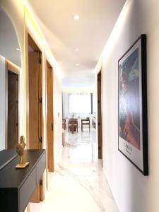 Spacious, Stylish & Comfy Retreat - Close to Beach
