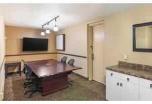 Motel 6 Milwaukee Brookfield, WI