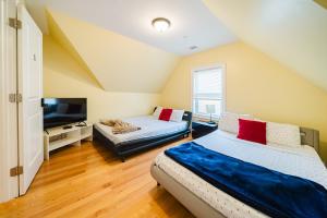 Family-Friendly 4BR Boston Stay Near Franklin Park, Free Parking, Near MTBA 233-3