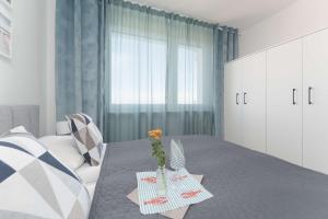 Stylish Apartment with a Balcony near City Center by Noclegi Renters