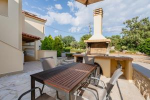 Villa Deleni - Private Pool, Sea Views & Gardens