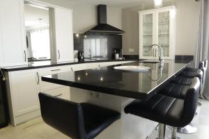 Marbella Center Seafront 3 BR by Houselogy