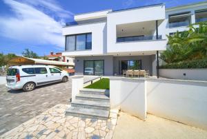 Luxurius Villa Vinka by El-Pi Tours 50m from the beach