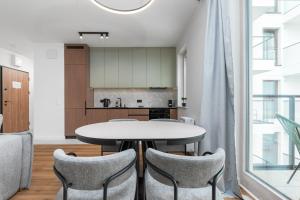 Chmielna 108A by Homeprime