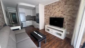 Sunny Terrace Apartment