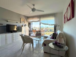 Moderno apartamento con piscina y parking 162B - INMO22