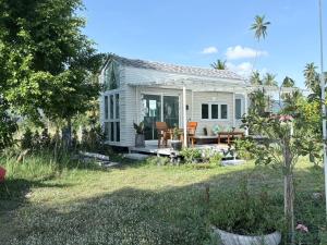 Tiny beach house- Coconut Garden With Free Row Boat