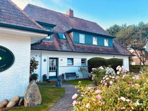 sea-cottage-ONE