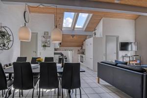 Centralt Beliggende Poolhus I Vejlby Klit Sj605