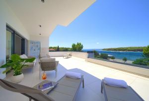 Luxurius Villa Vinka 50m from the beach - free boat tour till 31st od August