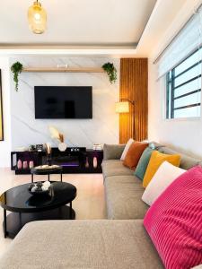 Brand new cheerful Luxury home with private pool